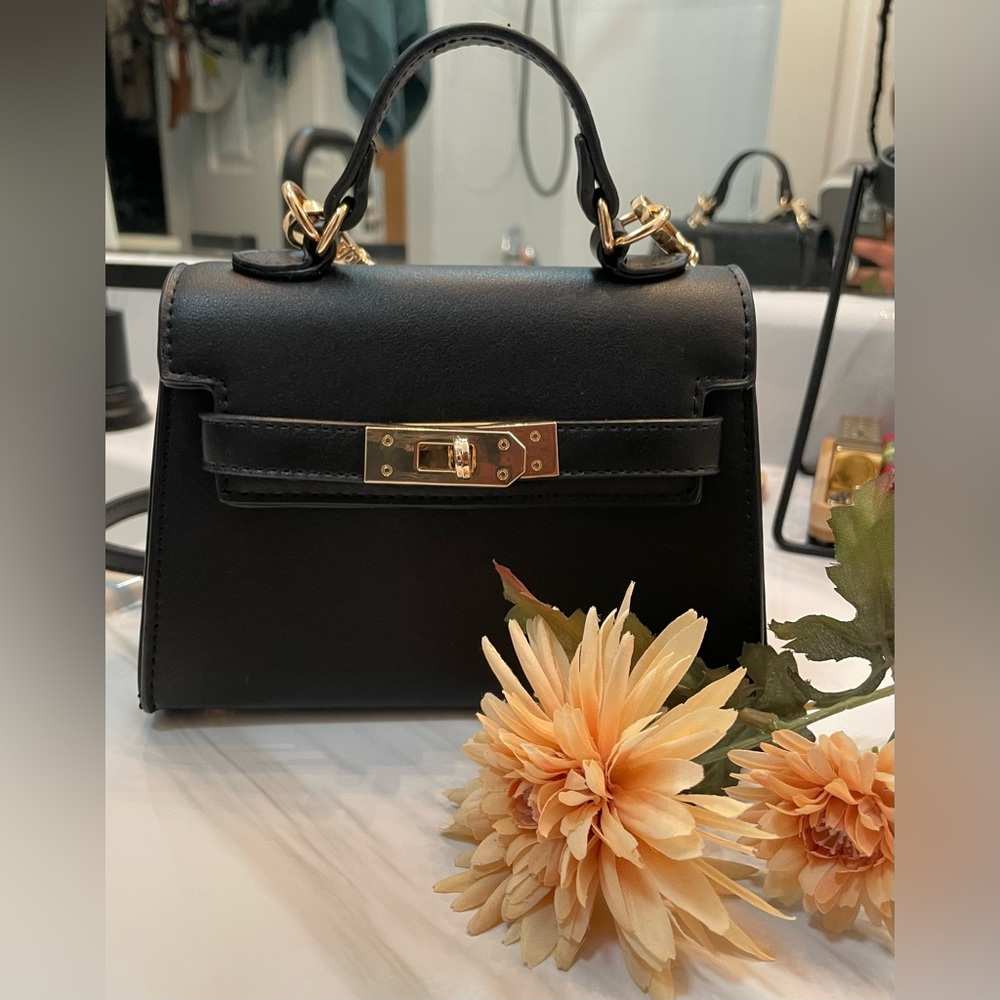 Black faux leather mini purse🖤